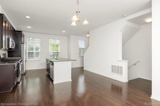 3538 Rochester Rd, Royal Oak, MI 48073