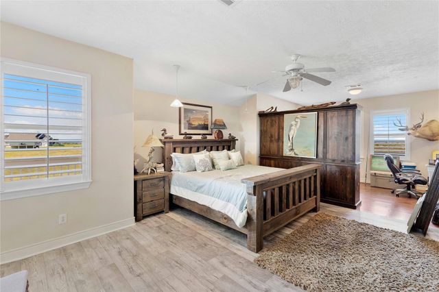 128 Cardinal Loop, Smith Point, TX 77514