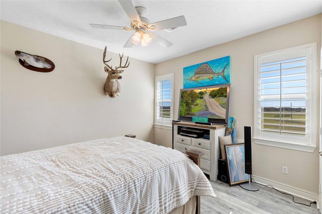 128 Cardinal Loop, Smith Point, TX 77514