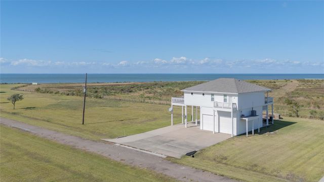 128 Cardinal Loop, Smith Point, TX 77514