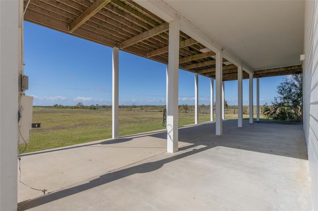 128 Cardinal Loop, Smith Point, TX 77514