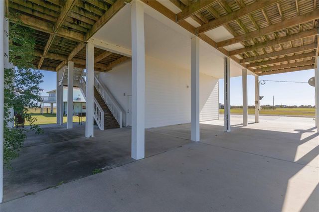 128 Cardinal Loop, Smith Point, TX 77514