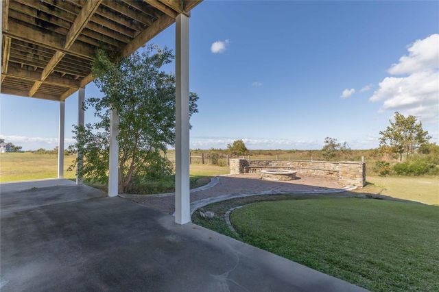 128 Cardinal Loop, Smith Point, TX 77514