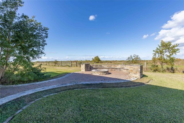 128 Cardinal Loop, Smith Point, TX 77514