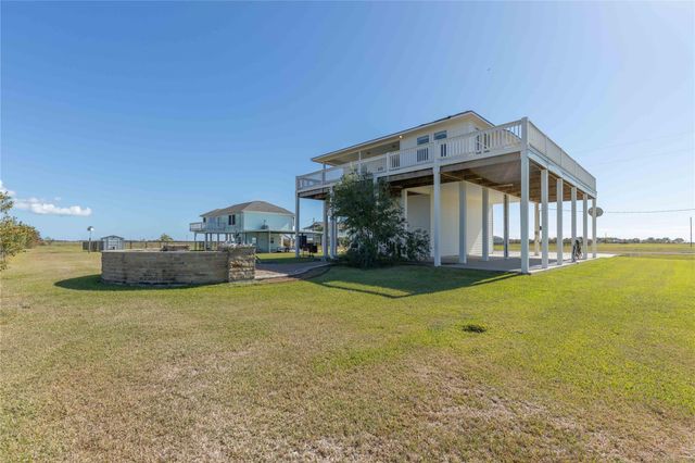 128 Cardinal Loop, Smith Point, TX 77514