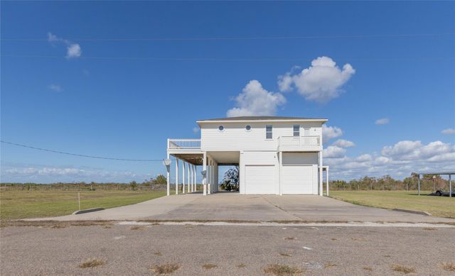 128 Cardinal Loop, Smith Point, TX 77514