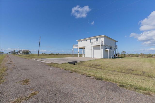 128 Cardinal Loop, Smith Point, TX 77514