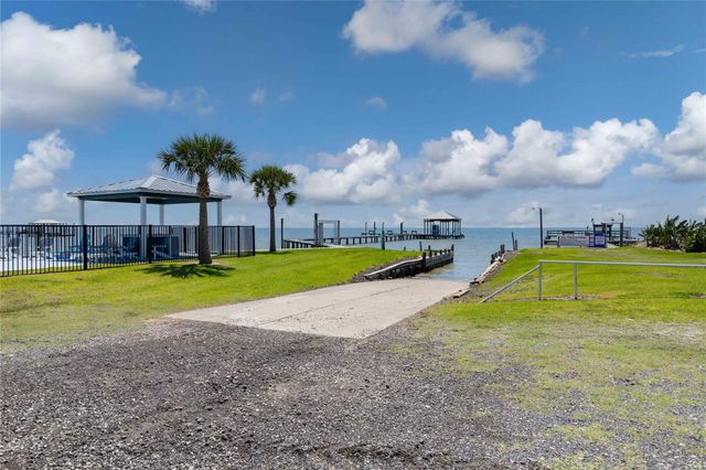 128 Cardinal Loop, Smith Point, TX 77514