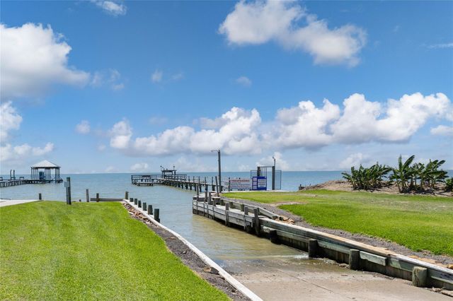 128 Cardinal Loop, Smith Point, TX 77514