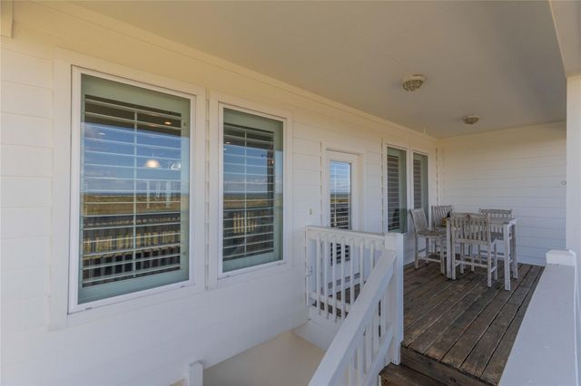 128 Cardinal Loop, Smith Point, TX 77514