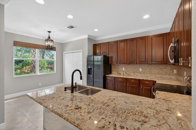 5072 Dulce Court, Palm Beach Gardens, FL 33418