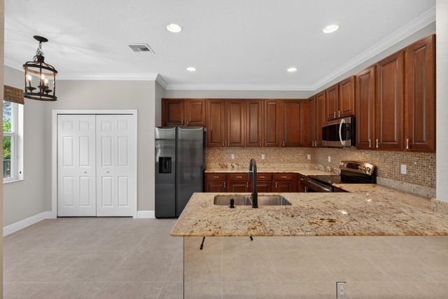 5072 Dulce Court, Palm Beach Gardens, FL 33418