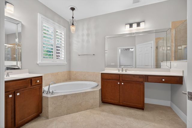 5072 Dulce Court, Palm Beach Gardens, FL 33418