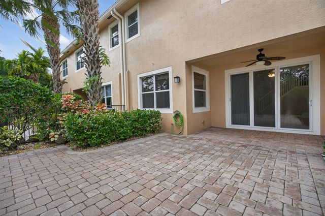 5072 Dulce Court, Palm Beach Gardens, FL 33418