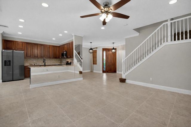 5072 Dulce Court, Palm Beach Gardens, FL 33418