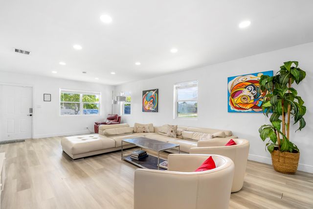 2709 Dewey Street, Hollywood, FL 33020