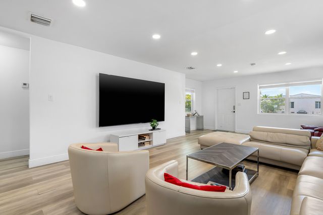 2709 Dewey Street, Hollywood, FL 33020