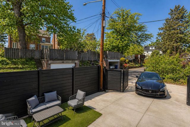 1527 BUCHANAN ST NW, Washington, DC 20011