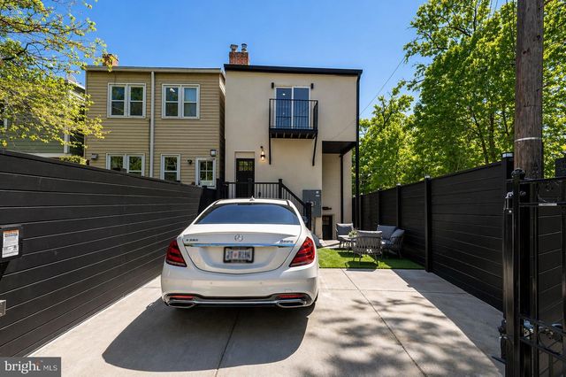 1527 BUCHANAN ST NW, Washington, DC 20011