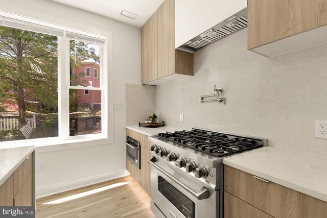 1527 BUCHANAN ST NW, Washington, DC 20011