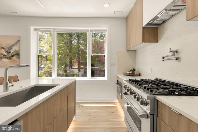 1527 BUCHANAN ST NW, Washington, DC 20011