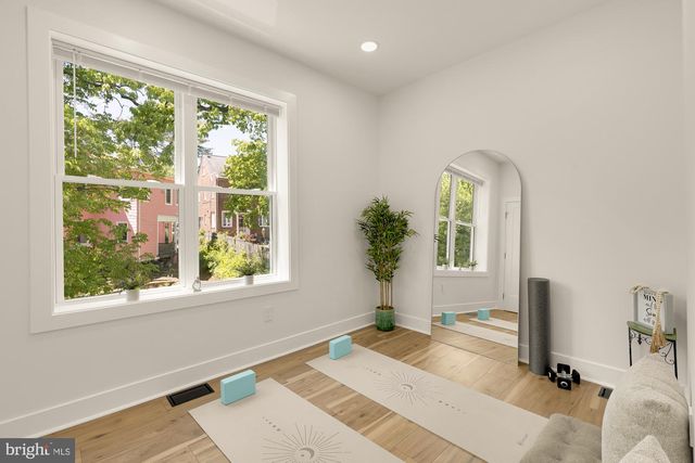 1527 BUCHANAN ST NW, Washington, DC 20011