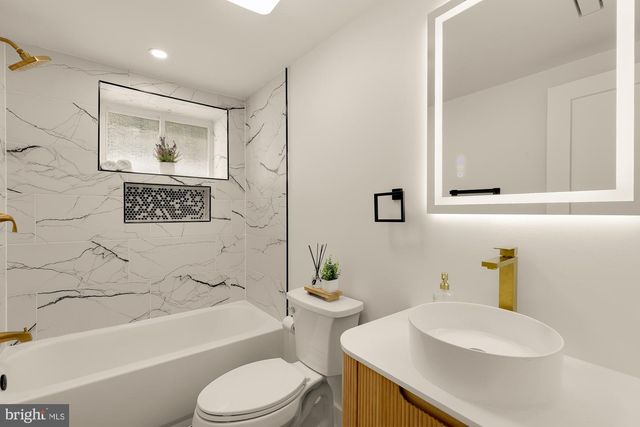 1527 BUCHANAN ST NW, Washington, DC 20011