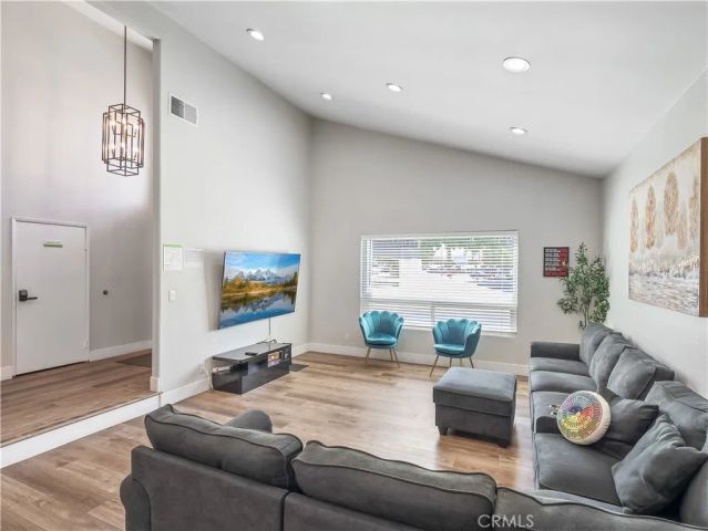 9350 Tampa, Northridge, CA 91324