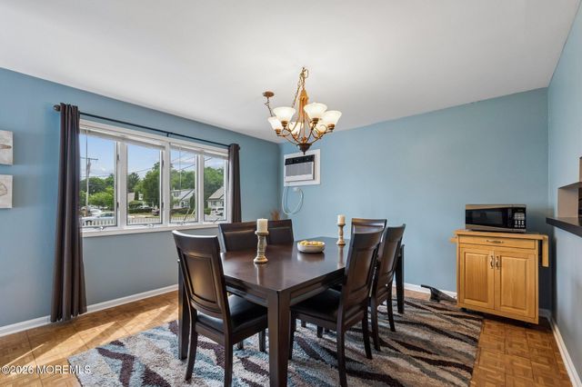 90 Manalapan Avenue, Freehold, NJ 07728