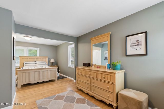 90 Manalapan Avenue, Freehold, NJ 07728