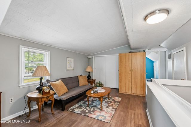 90 Manalapan Avenue, Freehold, NJ 07728