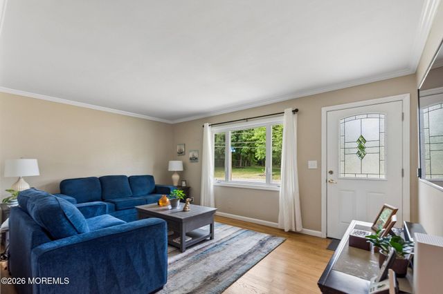 90 Manalapan Avenue, Freehold, NJ 07728
