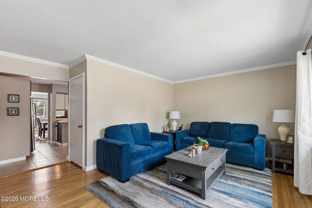 90 Manalapan Avenue, Freehold, NJ 07728