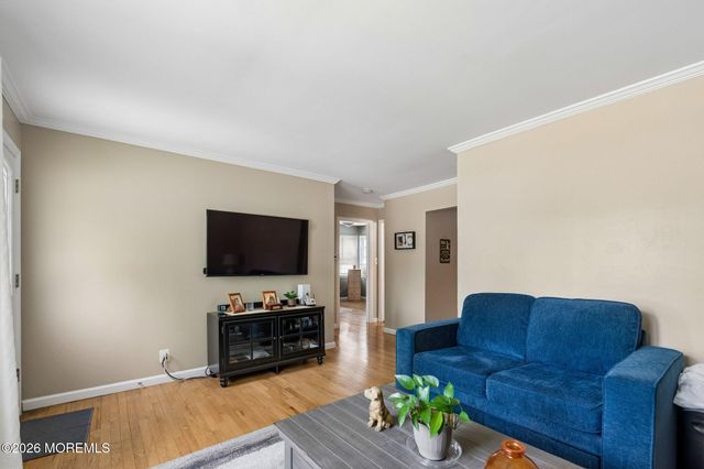 90 Manalapan Avenue, Freehold, NJ 07728