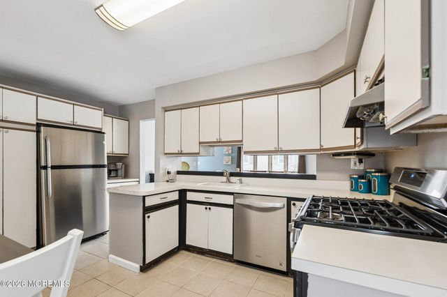 90 Manalapan Avenue, Freehold, NJ 07728