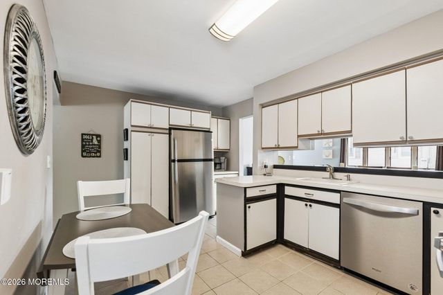 90 Manalapan Avenue, Freehold, NJ 07728