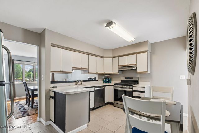 90 Manalapan Avenue, Freehold, NJ 07728
