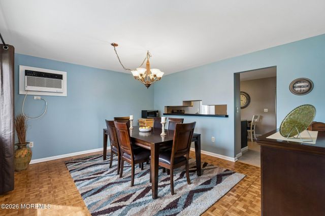 90 Manalapan Avenue, Freehold, NJ 07728