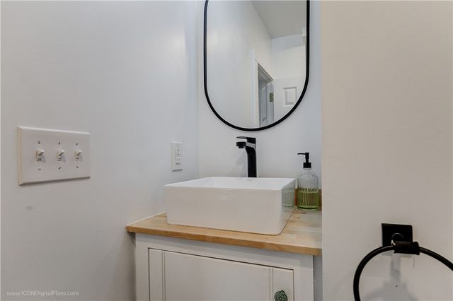 12 Cranston Avenue 1, Newport, RI 02840