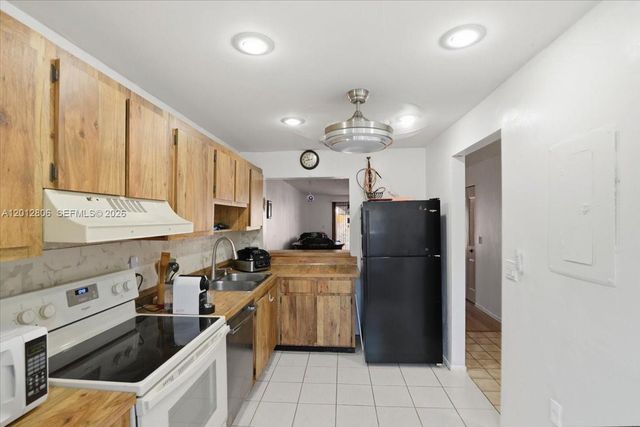 1270 NW 99th Avenue 60, Pembroke Pines, FL 33024