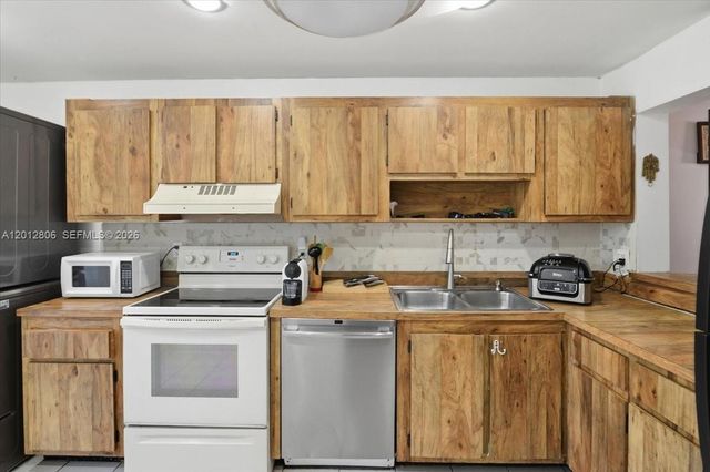 1270 NW 99th Avenue 60, Pembroke Pines, FL 33024