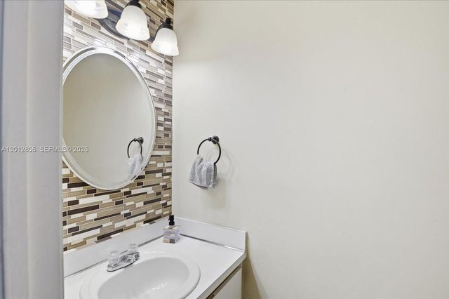 1270 NW 99th Avenue 60, Pembroke Pines, FL 33024