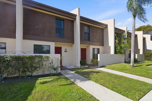 1270 NW 99th Avenue 60, Pembroke Pines, FL 33024