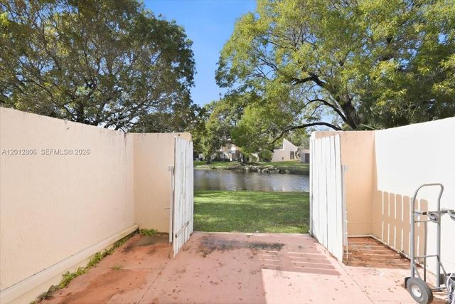 1270 NW 99th Avenue 60, Pembroke Pines, FL 33024