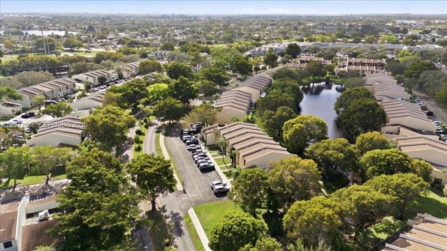 1270 NW 99th Avenue 60, Pembroke Pines, FL 33024