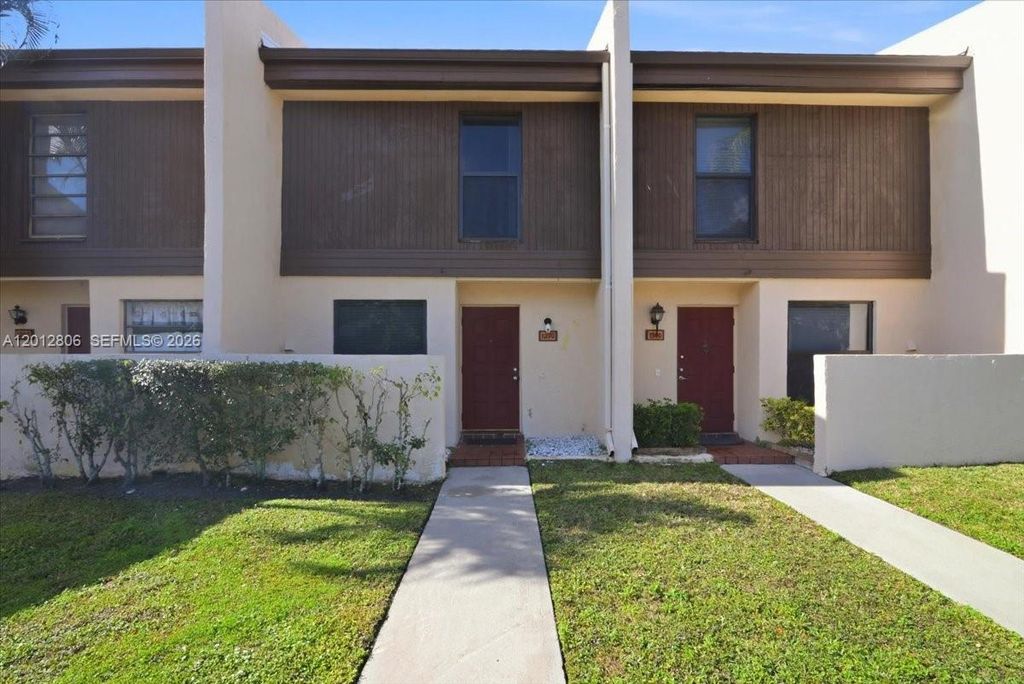 1270 NW 99th Avenue 60, Pembroke Pines, FL 33024