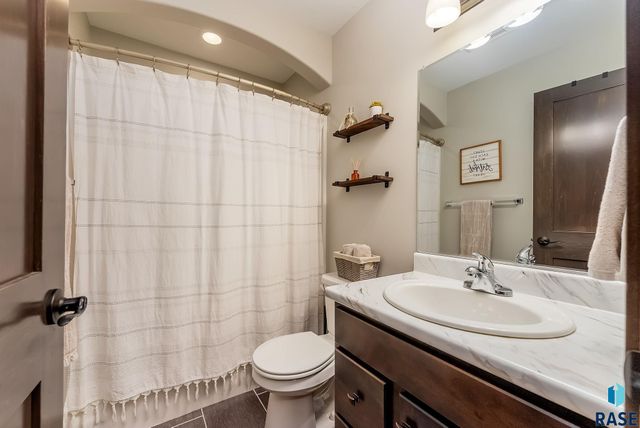 4025 S Pisidian Ave Avenue, Sioux Falls, SD 57110