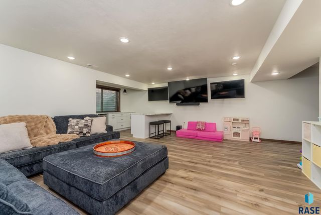 4025 S Pisidian Ave Avenue, Sioux Falls, SD 57110