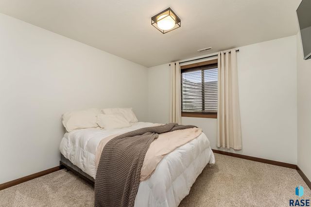 4025 S Pisidian Ave Avenue, Sioux Falls, SD 57110