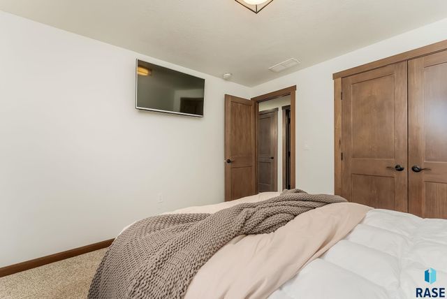 4025 S Pisidian Ave Avenue, Sioux Falls, SD 57110